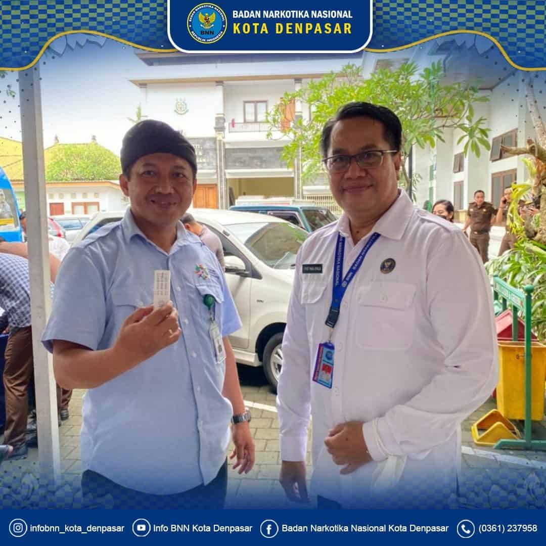Seluruh Anggota Kejaksaan Negeri Denpasar di Test Urine oleh BNN Kota Denpasar Seluruh Anggota Kejaksaan Negeri Denpasar di Test Urine oleh BNN Kota Denpasar
